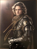 Photo autographiée par Finn Jones