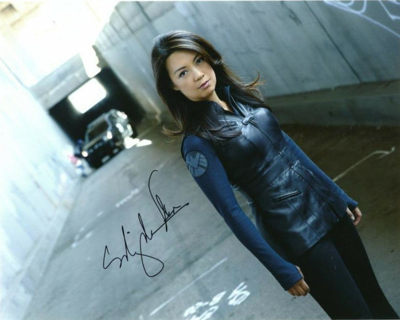 Ming-Na Wen Autograph